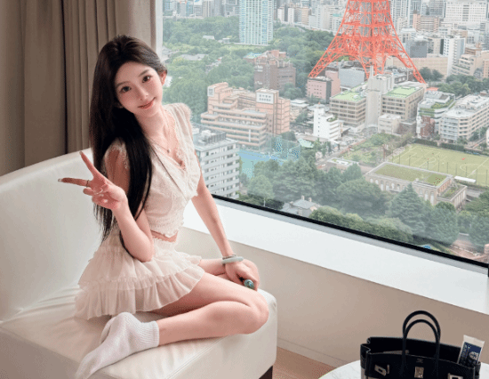 烤肉动态破谣言？卢本伟夫妇秀恩爱