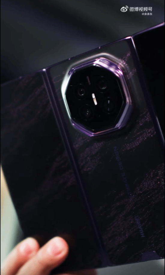 余承东晒新机！华为Mate XT 2这折叠方式有点意思