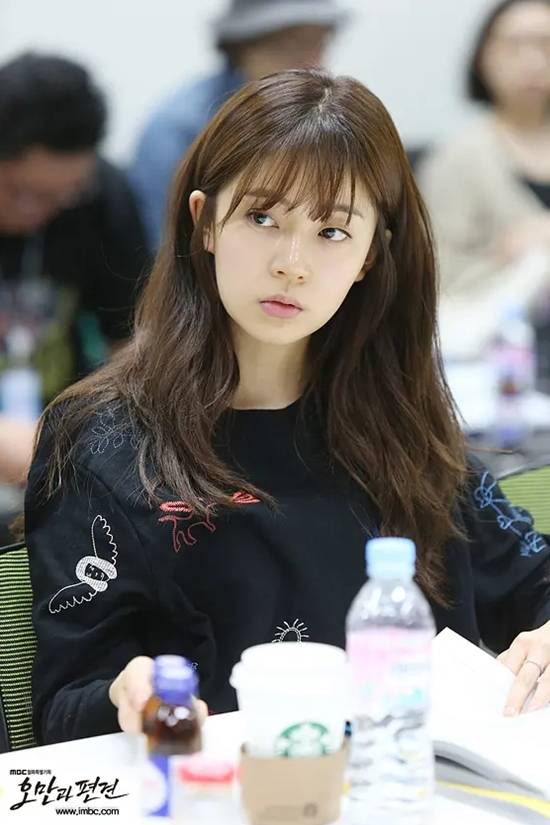 韩国女星炒股巨亏，穷到接雨水洗澡