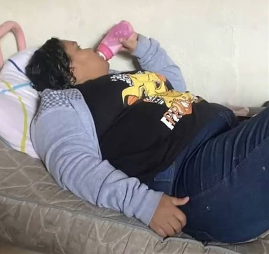 37岁女子装萝莉骗收养，判了