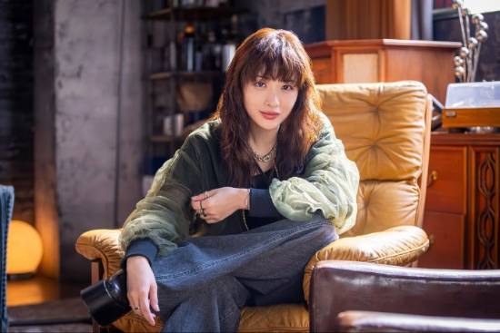 石原里美变侠盗，专偷政客黑钱？