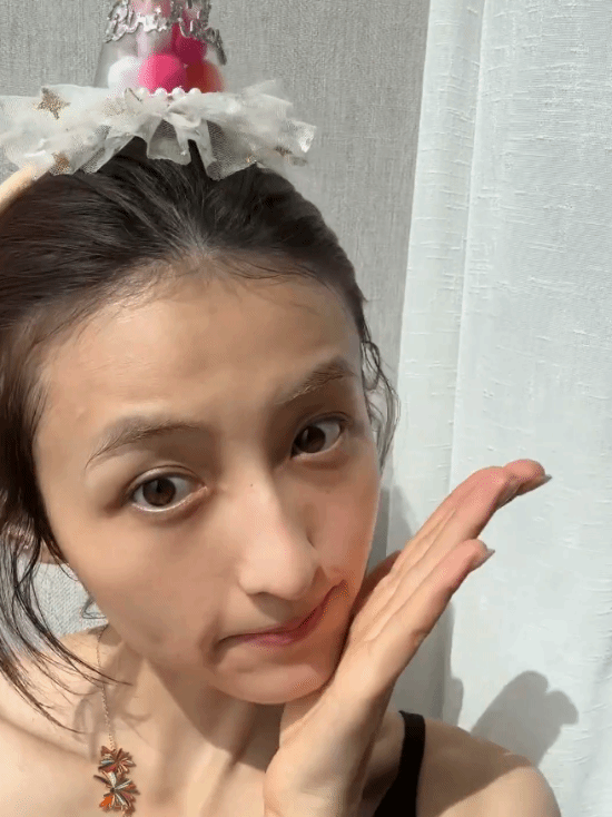 张子枫瘦成纸片人，网友直呼认不出
