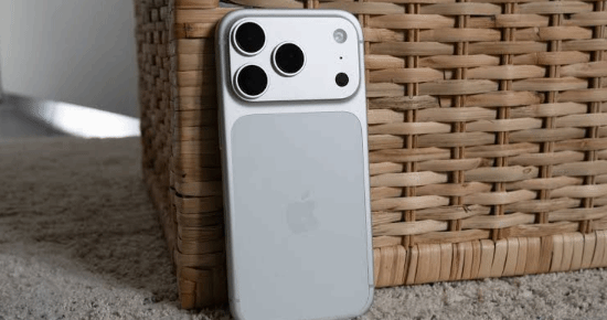 《赛博朋克2077》在iPhone 17 Pro Max原生运行 900p下25-30帧