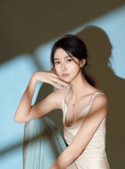 42岁初代电竞女神小苍直播感慨：不建议年龄偏大新人入直播赛道