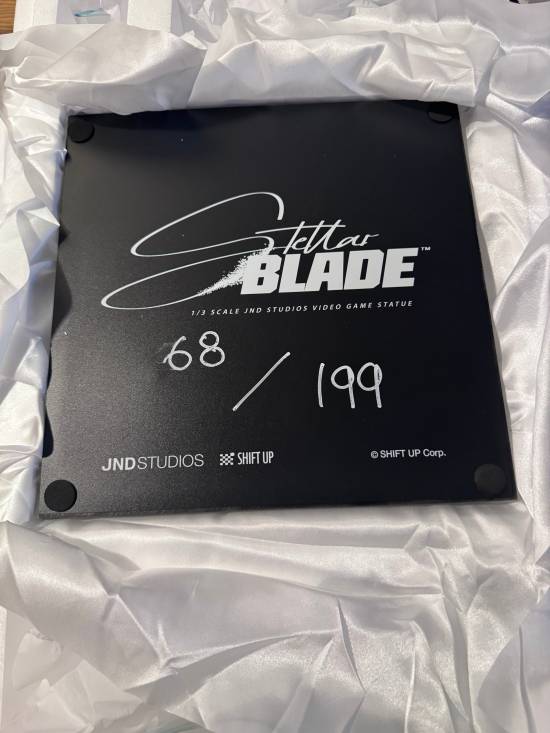 伊芙雕像大到离谱，玩家拆箱直冒汗