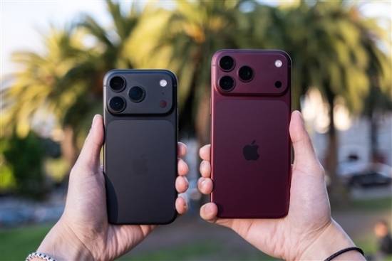 iPhone 18 Pro国内首销：首批用户反馈开箱划痕凹陷与激活发烫