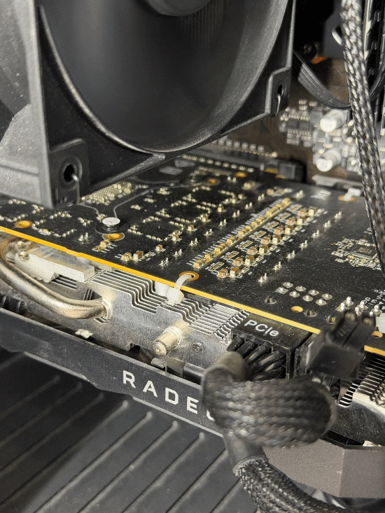 旧卡逆袭！动手大神把RX5700XT温度狂降23℃