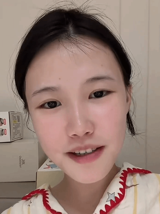 童锦程孩子妈直播开撕：孩子跟我姓，抚养费不止2000