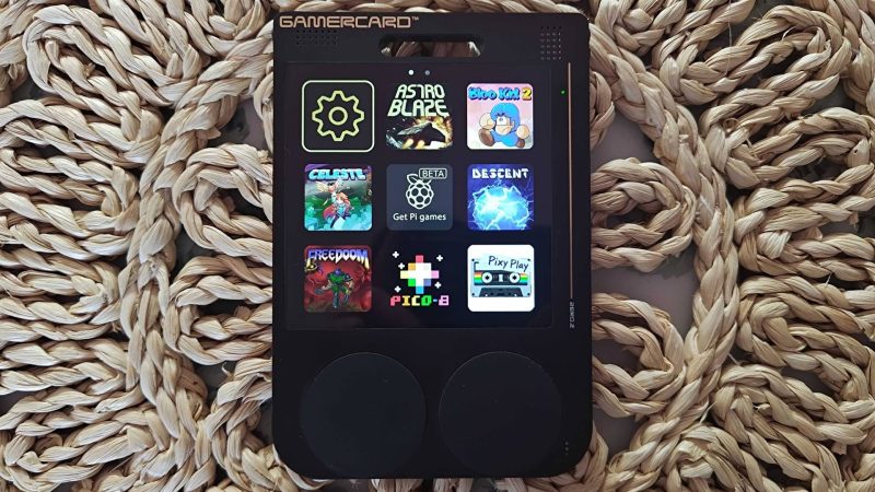Grant Sinclair 推出 Gamercard 掌机：PCB 三明治设计，售价 99 英镑起