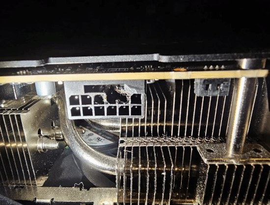 低负载也烧穿：RTX 5090 玩家跑老游戏遇接口熔毁，PNY 拒保