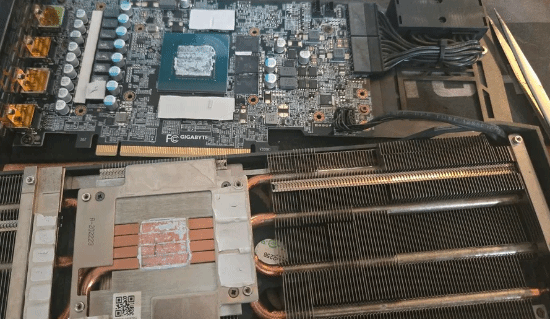 Reddit网友为技嘉RTX 3070更换相变片与导热泥，显存温度下降24℃