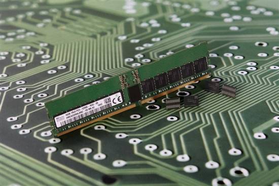 内存价格暴涨8倍，DDR4竟比DDR5还贵？