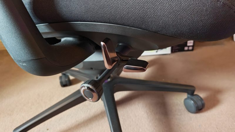 LiberNovo Omni Pro 电竞椅发布：新增风扇系统，价格偏高