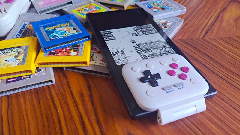 8Bitdo FlipPad 评测：29.99 美元的翻盖式手机 Game Boy 手柄，设计取舍明显