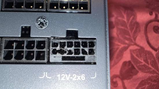 5245美元RTX 5090整机闲置一年后供电接口烧毁，厂商以保修过期及第三方线材为由拒赔